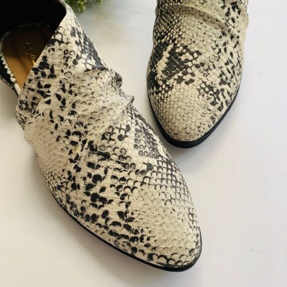 NWT Qupid Faux Snakeskin Pointed Toe Cut-Out Flats (10) Slip-On Python Booties - Picture 2 of 12